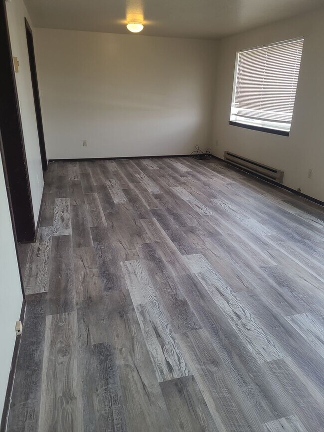 Foto del edificio - Available Now!  Call 307-382-9180 to sched...