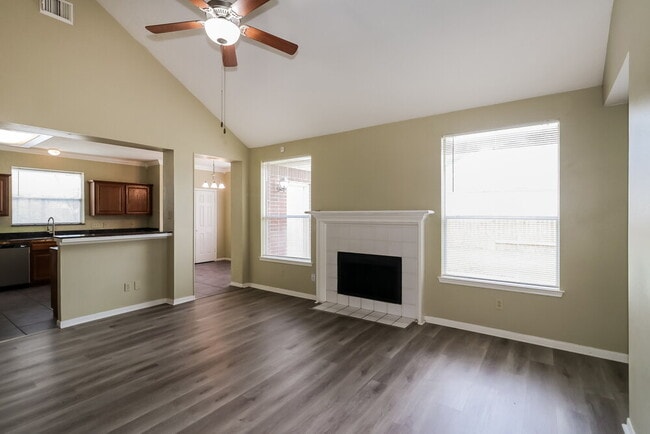 Building Photo - 20407 Avery Point Dr