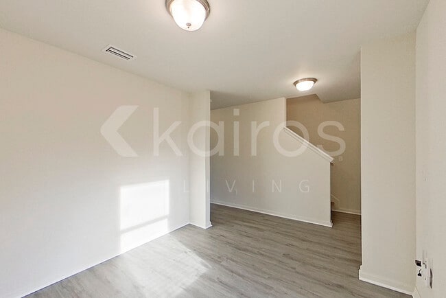 Building Photo - 5047 Sandy Hill Dr