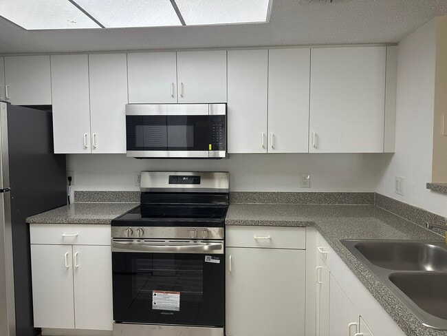 Building Photo - 5001 Wiles Rd