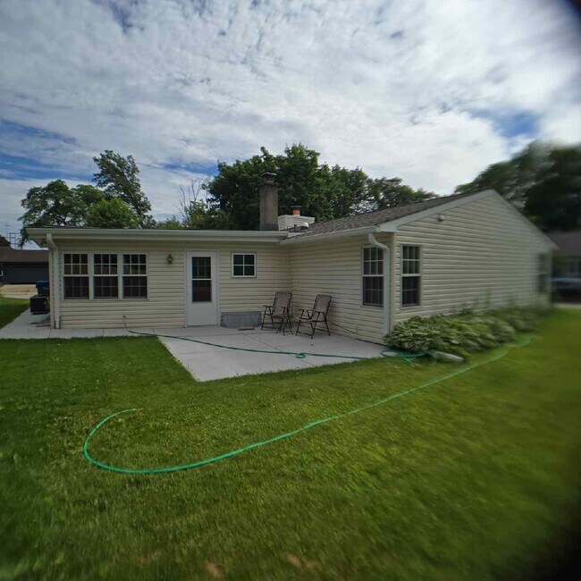 Foto del edificio - 5916 Cornflower Ln