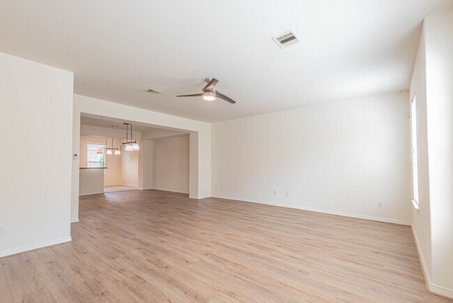 Foto del edificio - 8117 Silverton Creek Ln