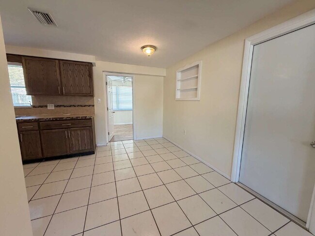 Foto del edificio - New Port Richey Home with Cozy 970 Sq Ft Layout!