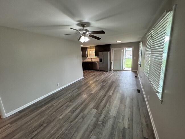 Building Photo - 3140 Richmond Hill Dr