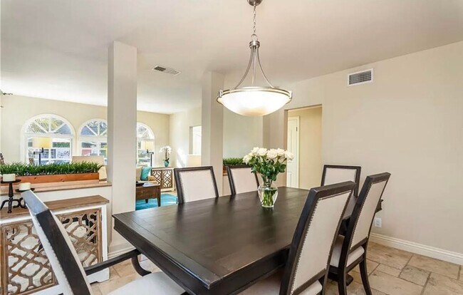 Building Photo - GORGEOUS 4 BEDROOM, 3 BATH HOUSE FOR RENT IN BELMONT SHORE