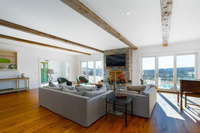 Building Photo - 3585 NY-82