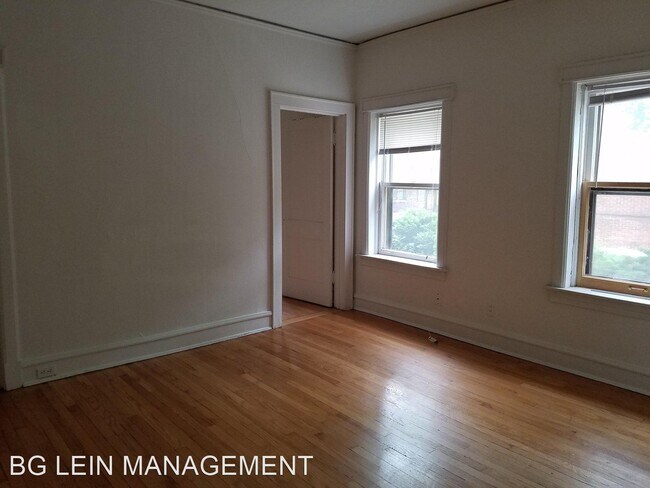 Building Photo - 2537 N Farwell Ave