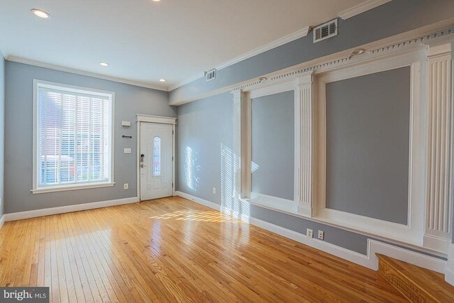 Building Photo - 3240 Foster Ave