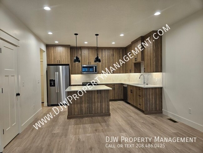 Foto del edificio - 1332 N Meadowglen Ave