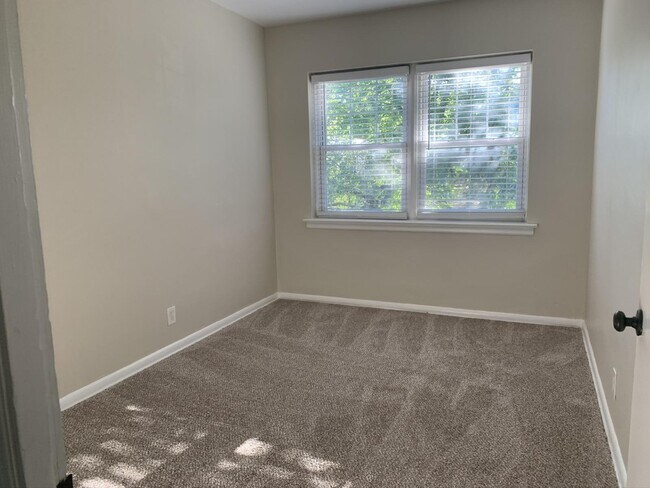 Foto del edificio - 7122 Vernon Ave