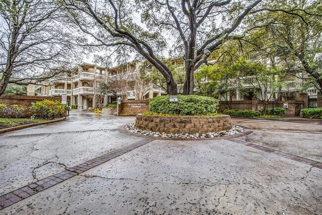 Foto del edificio - 5310 Keller Springs Rd