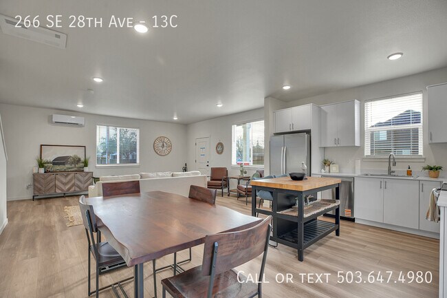 Building Photo - 266 SE 28th Ave