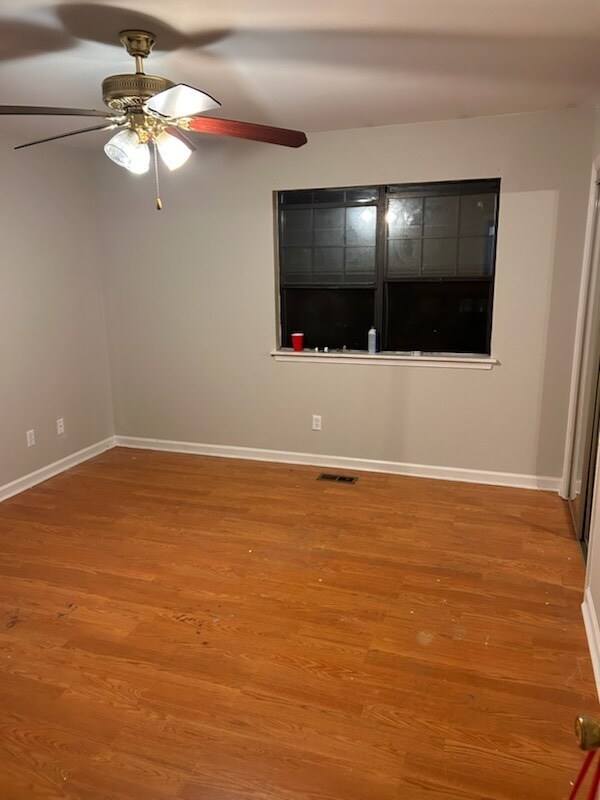 Foto del edificio - 3735 Oakwood Hills Dr