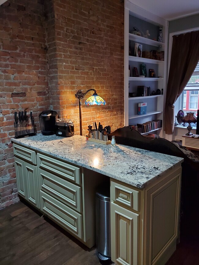 Foto del edificio - 277 Hudson Ave