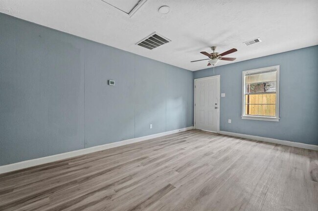Building Photo - 3423 Nettleton St