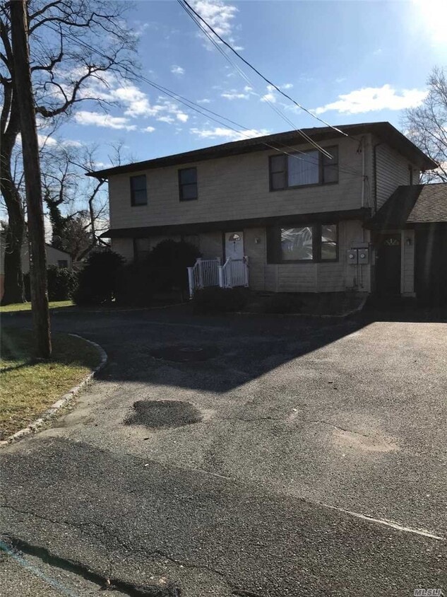 295 Concord St, Dix Hills, NY 11746 Apartment for Rent in Dix Hills