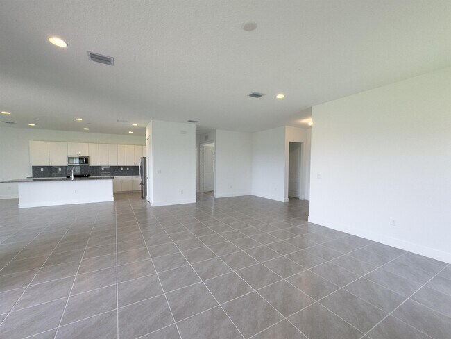 Building Photo - 5286 Nevola Ave
