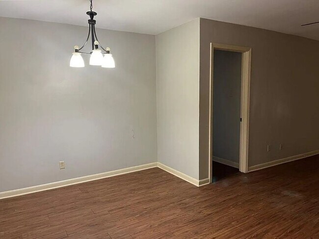 Foto del edificio - New Listing in a great location