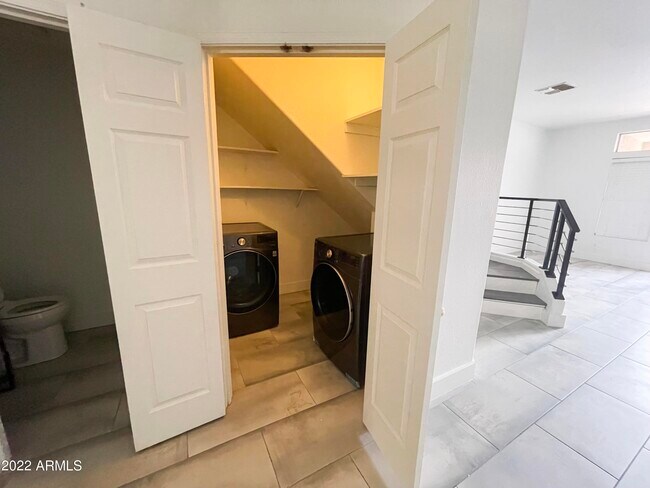 Foto del edificio - 500 N Roosevelt Ave