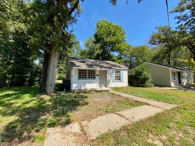 Building Photo - 3020 Conmar St