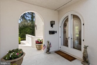 Building Photo - 4 Brettagne