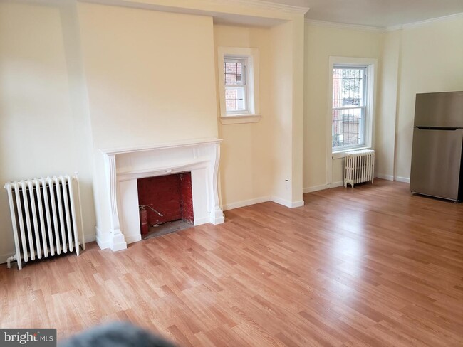 Foto del edificio - 4812 Regent St
