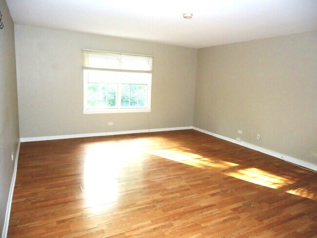 Building Photo - 2822 Dundee Rd