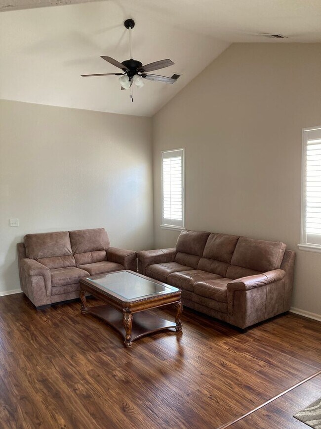 Building Photo - Updated 3 Bed Ranch + 2 Car garage