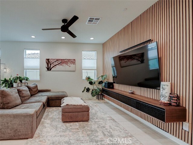Foto del edificio - 24052 Ashton Rd