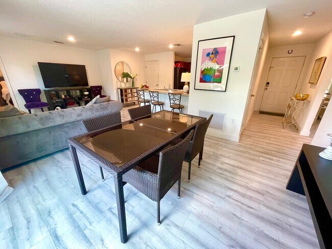 Foto del edificio - 1348 SE Bayharbor St