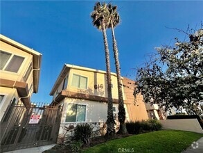 Building Photo - 616 S Fir Ave