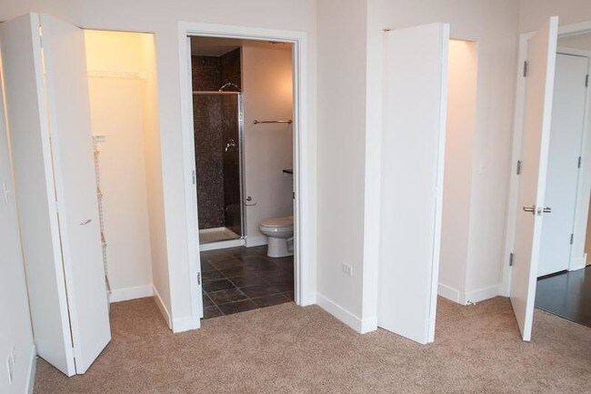 Foto del edificio - 690 W Wayman St