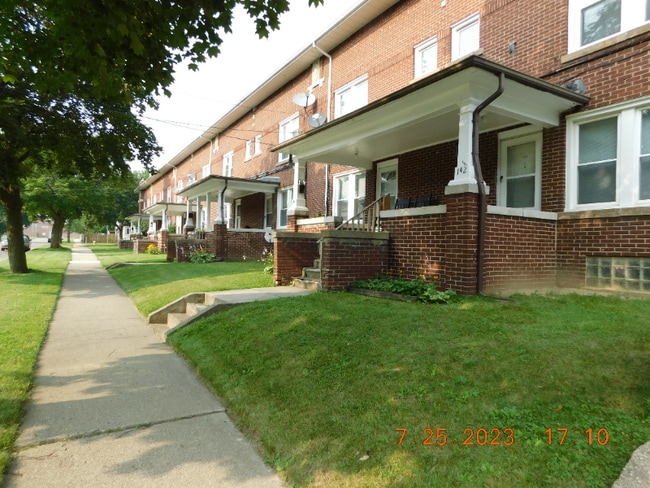 Building Photo - 144 Pingree Ave