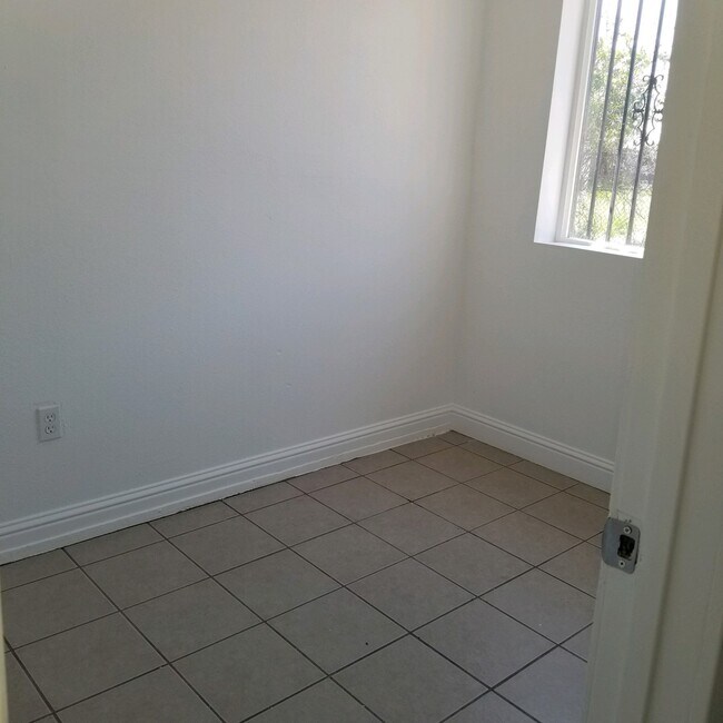 Foto del edificio - 329 North Glenn Avenue, Unit 335 APT. C