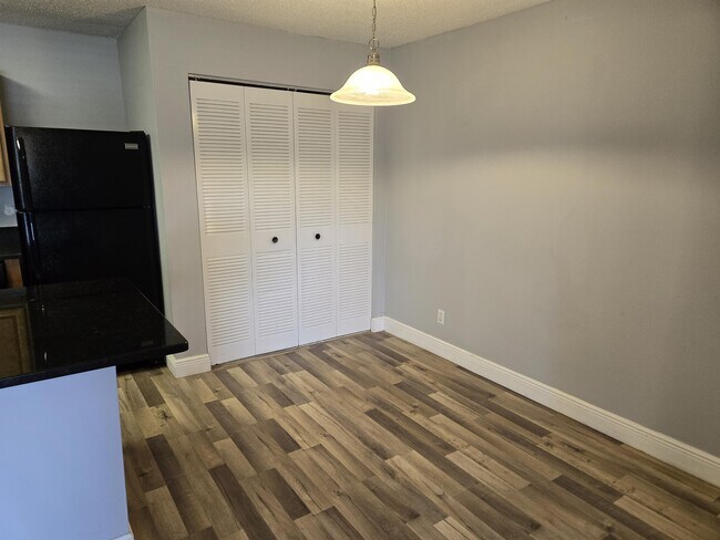 Foto del edificio - 370 Lake Placid Ct