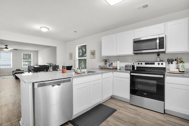 Foto del edificio - Bright and Airy 3-Bedroom Retreat with Dec...