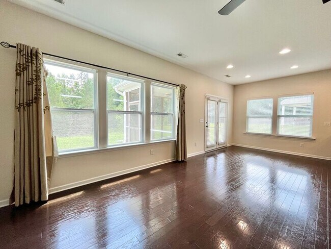 Foto del edificio - 823 Poplar St