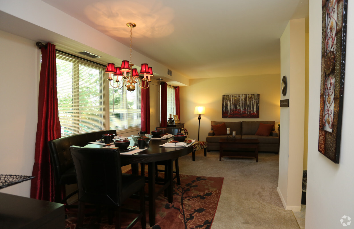 Foto principal - The Apartments at Oak Hill