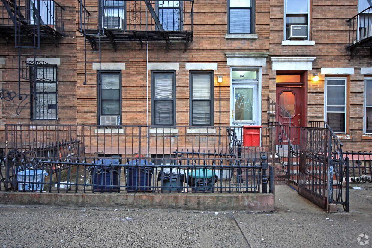 Building Photo - 450 60th St