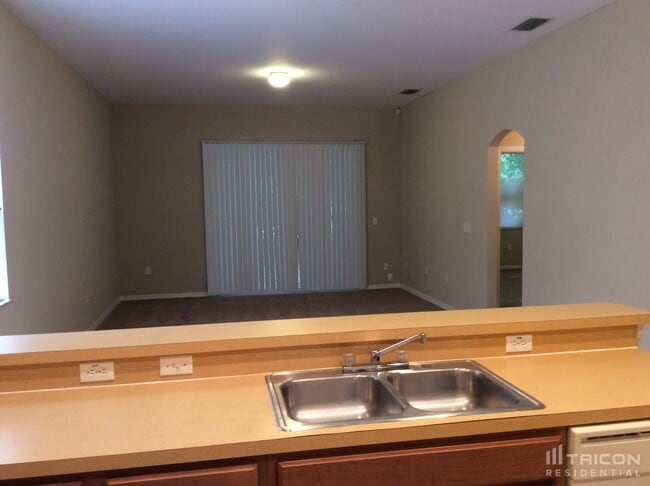 Building Photo - 35045 Meadow Reach Dr
