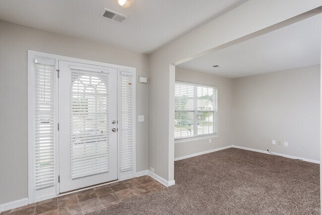 Building Photo - 2420 Valley Creek Dr