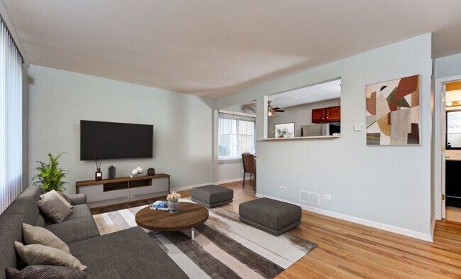 Foto del edificio - BEAUTIFUL LARGE 3 BED TOWNHOUSE WITH IN-UNIT LAUNDRY!