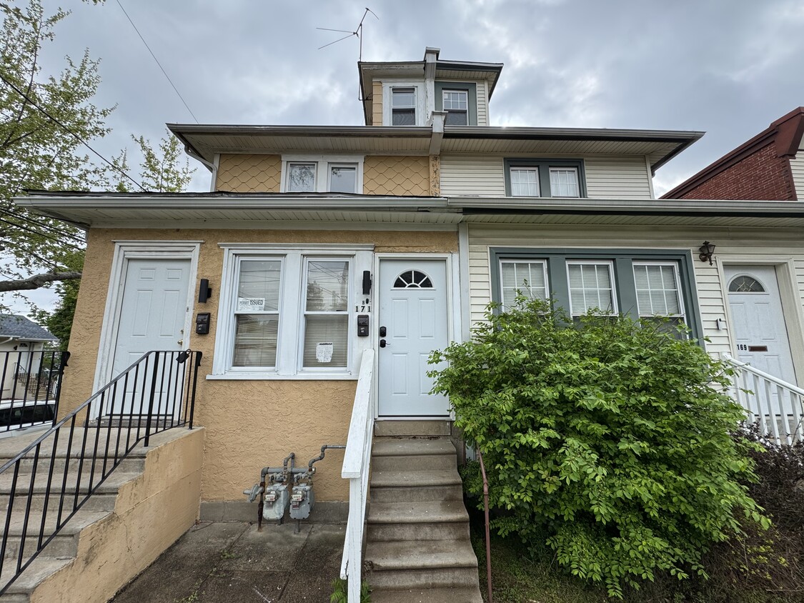 Primary Photo - 171 Lewis Ave