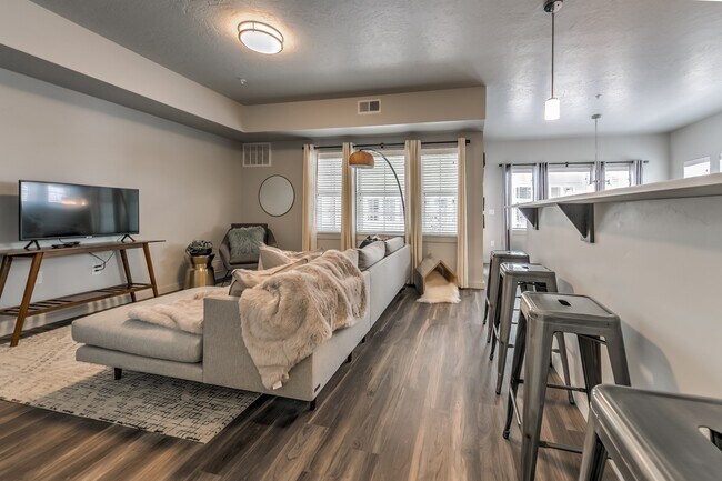 Building Photo - Prelude at Paramount