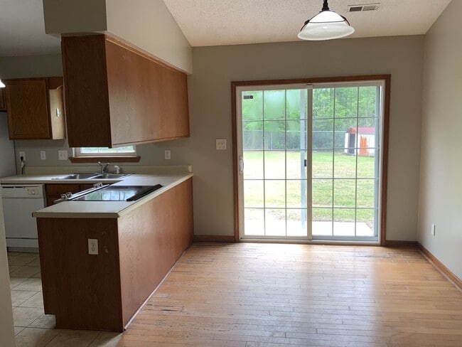 Building Photo - 110 Littleleaf Ct
