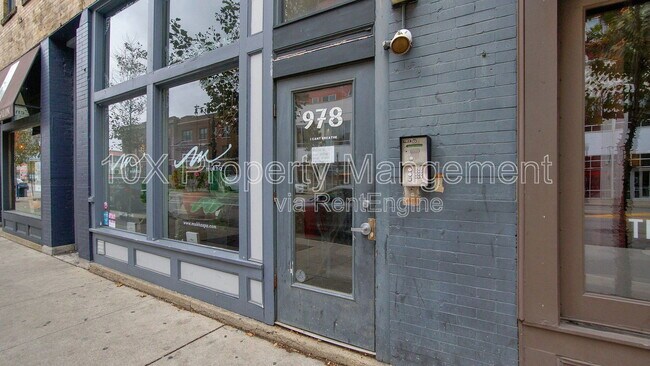 Foto del edificio - 978 N High St