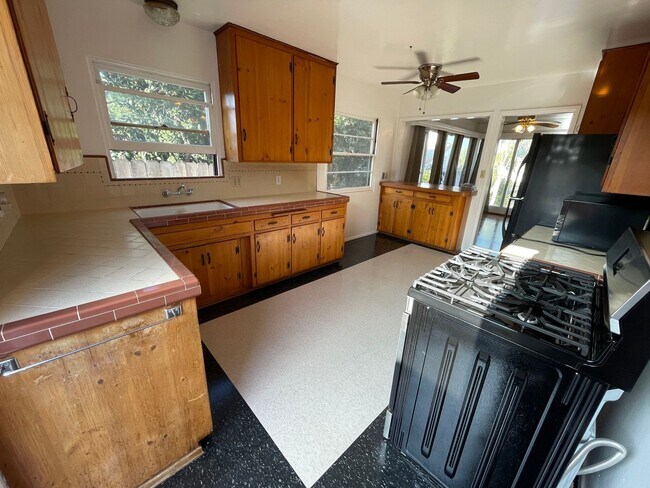 Foto del edificio - Charming 3BR/2BA Home Nestled in the Hills of Ocean Beach