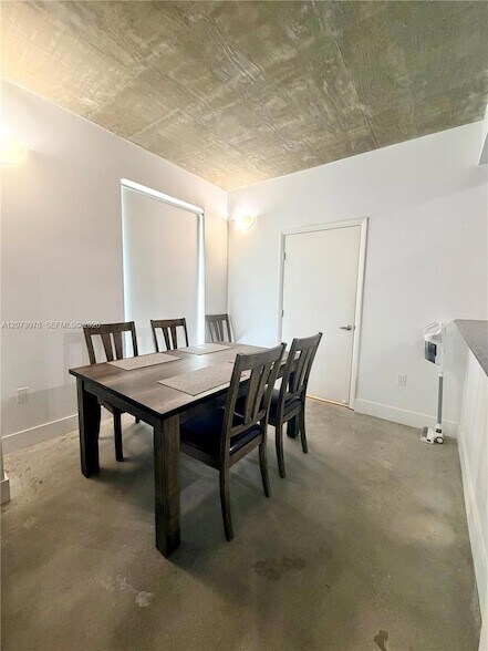 Foto del edificio - 455 NE 25th St