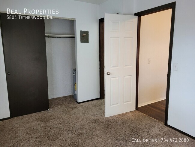 Foto del edificio - 5804 Tetherwood Dr