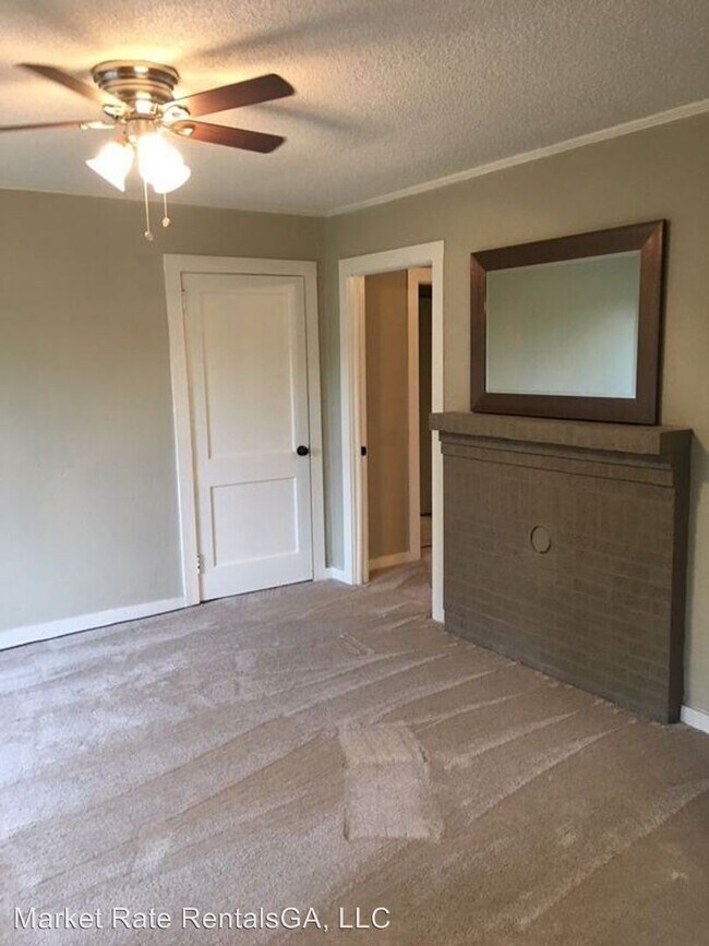 Building Photo - 3 br, 1 bath House - 1011 Albany Road